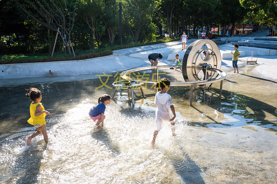 社區室外公園戲水磨盤