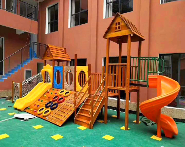 幼兒園木質室外滑梯展示圖
