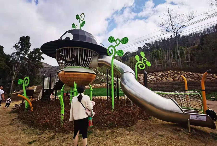 新型戶外游樂設備高清圖