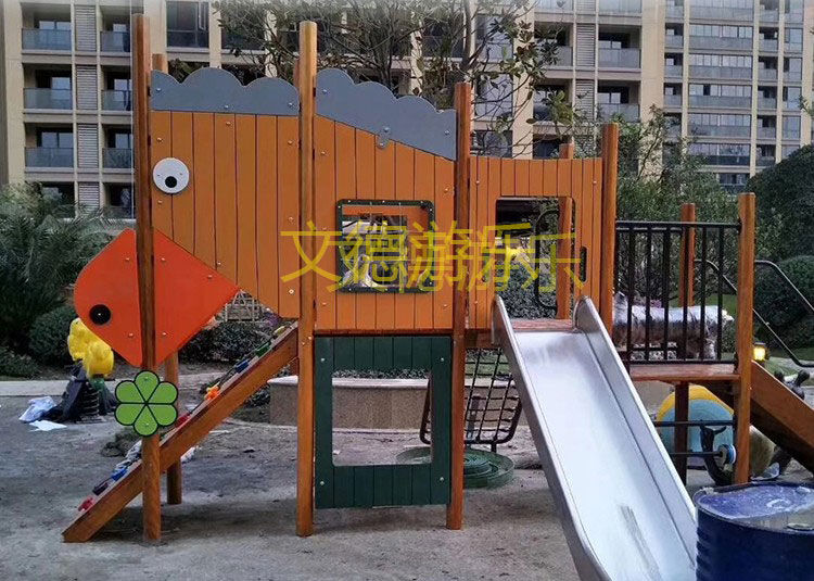 小鳥造型木質滑梯