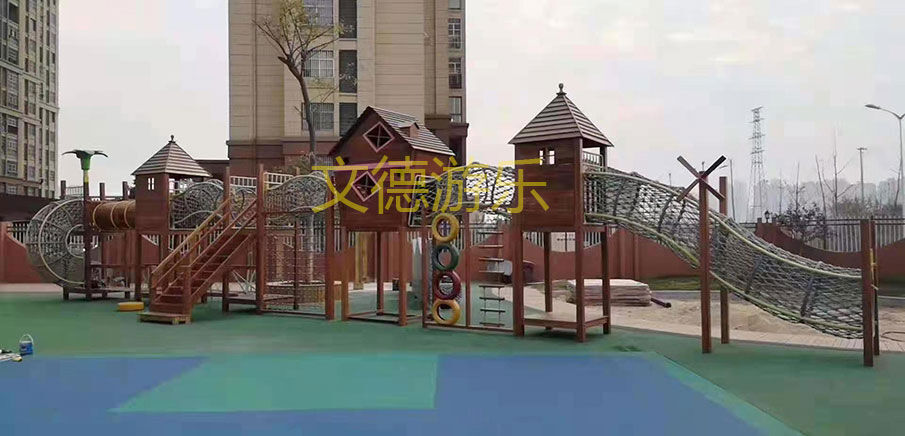 小區木質組合滑梯實物圖