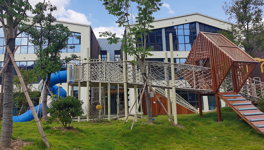 幼兒園戶外木質組合滑梯