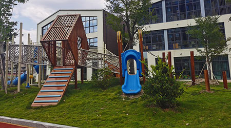 幼兒園戶外木質組合滑梯細節圖