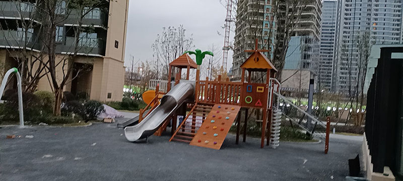 地產兒童區游樂設施組合