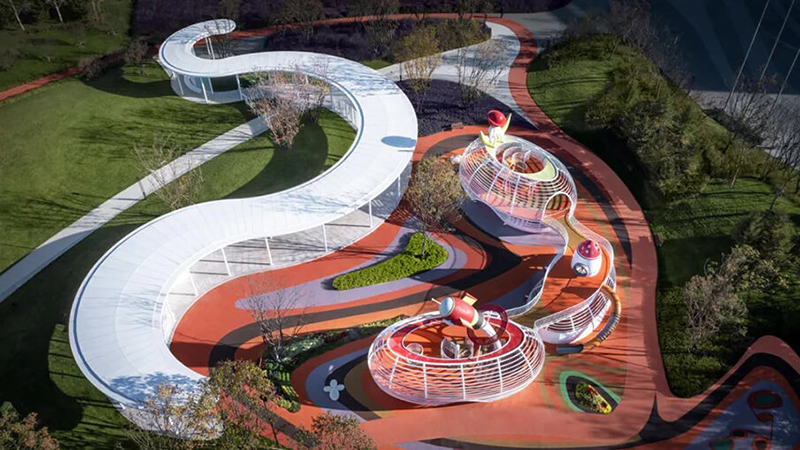 星際探索主題兒童樂園的游樂全景圖